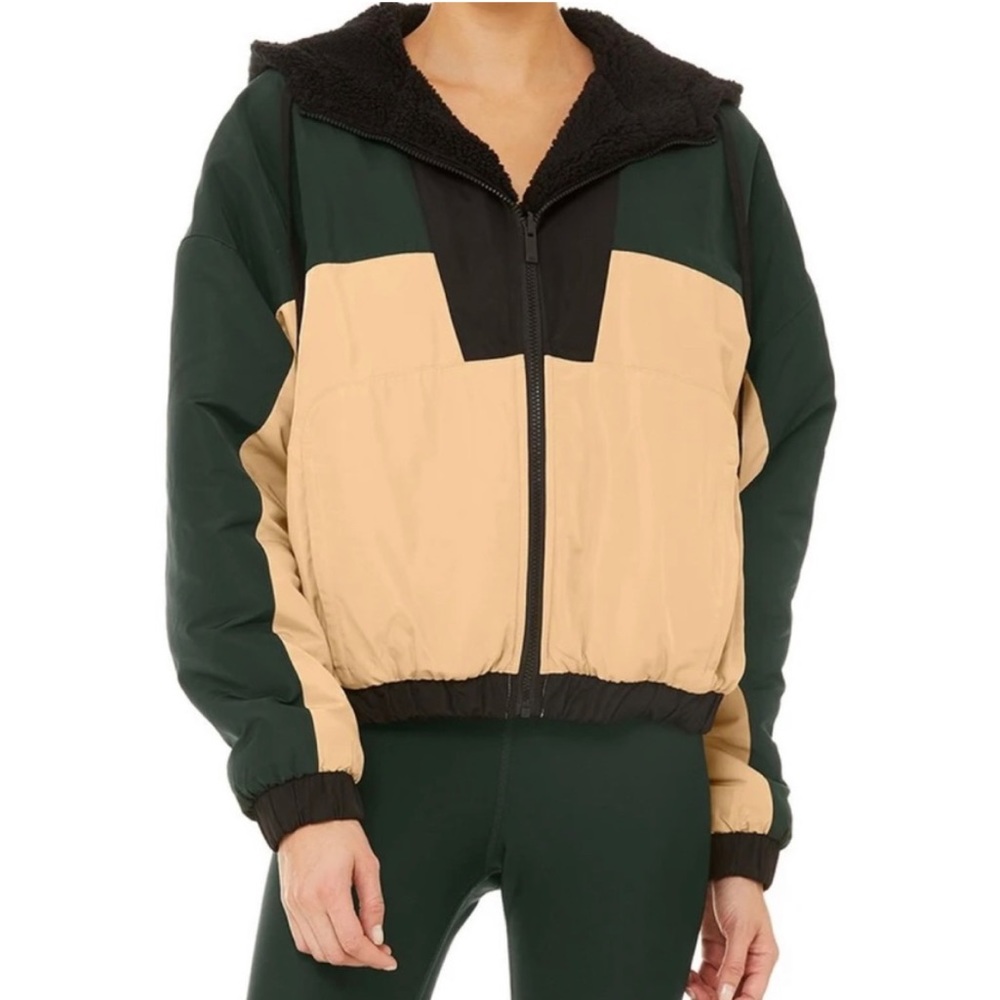 COPY - Alo Yoga Women's Duality Reversible Sherpa Jkt